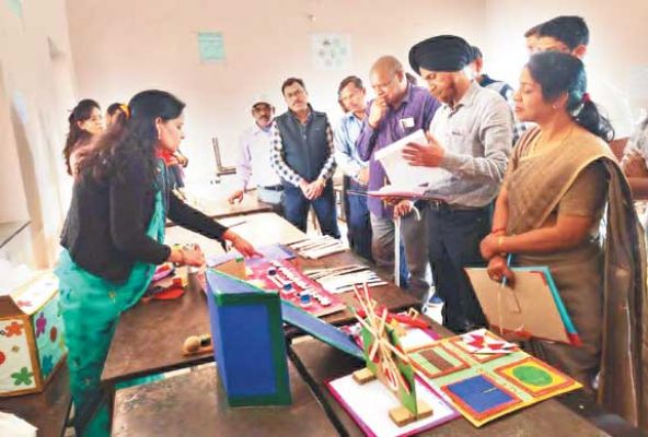 कबाड़ से जुगाड़-क्विज स्पर्धा, बच्चों ने लिया हिस्सा