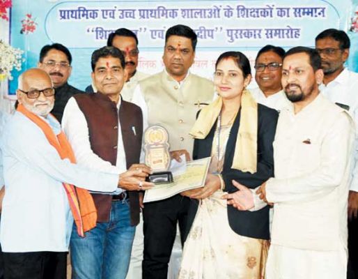 स्कूली बच्चों को संस्कारित करने शिक्षकों की महत्वपूर्ण भूमिका-टंक राम