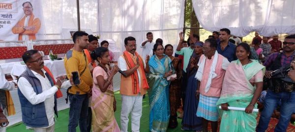 विकसित भारत शिविरों से ग्रामीणों को लाभ 