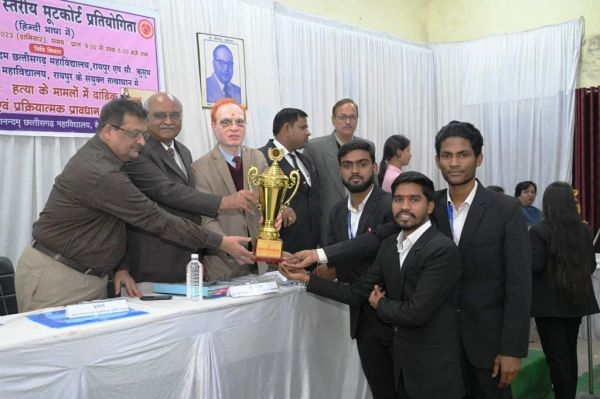 मूट कोर्ट प्रतियोगिता में सीवीआरयू अव्वल