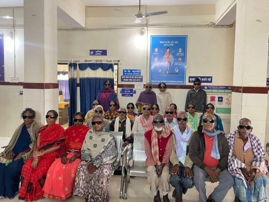 जिला अस्पताल में एक माह में सौ से अधिक मोतियाबिंद के ऑपरेशन