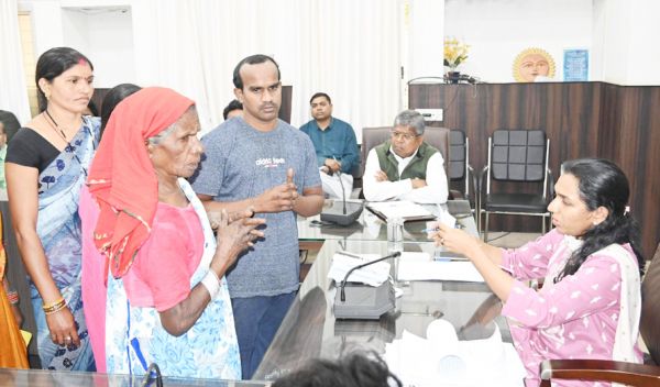 जनदर्शन में 422 आवेदन