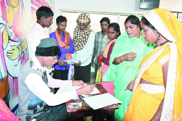 ईवीएम-वीवीपैट के प्रचार-प्रसार के लिए प्रदर्शन केन्द्र स्थापित