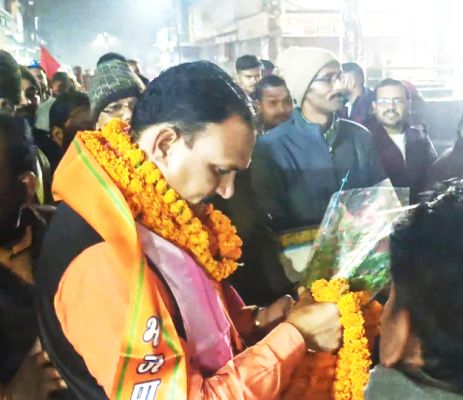 मंत्री बनने के बाद पहली बार बैकुंठपुर पहुंचे स्वास्थ्य मंत्री का जोरदार स्वागत