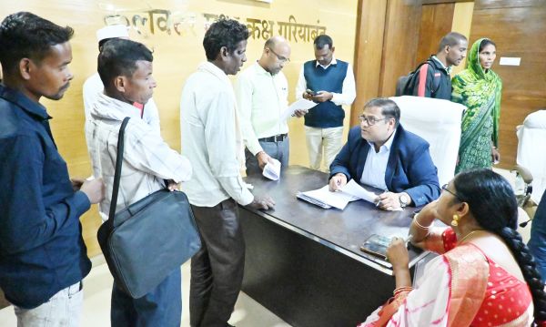 जनचौपाल में 82 आवेदन