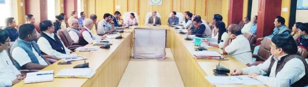 लंबित आवेदनों के शीघ्र निराकरण के दिए निर्देश