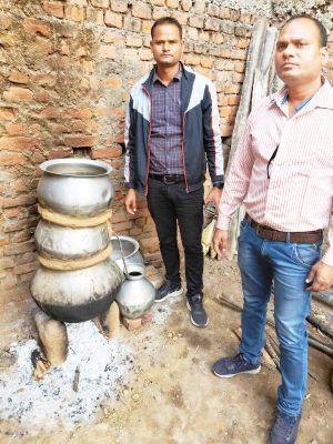 कई जगह छापा, अवैध शराब जब्त, 15 पर कार्रवाई 