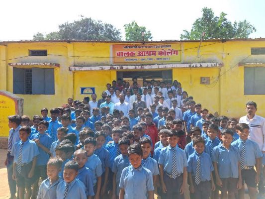 चांदामेटा के युवक ने रायपुर पहुंच किया बी-टेक