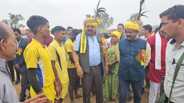 विकासखंड स्तर खेल स्पर्धा में सांसद-विधायक हुए शामिल