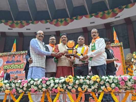 भाजपा कार्यकर्ताओं का विधायक ने  किया सम्मान