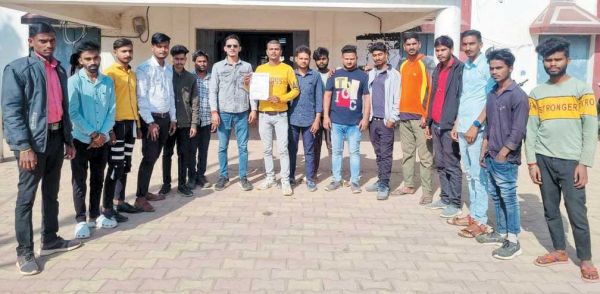 22 को मांस-मछली बिक्री पर प्रतिबंध लगाने कलेक्टर को ज्ञापन