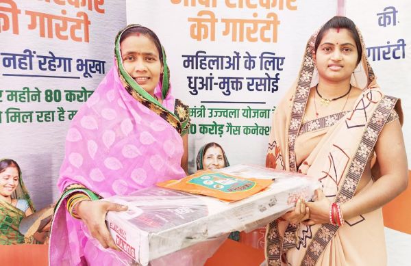 लक्ष्मी-माधुरी की रसोई हुई धुएं से मुक्त