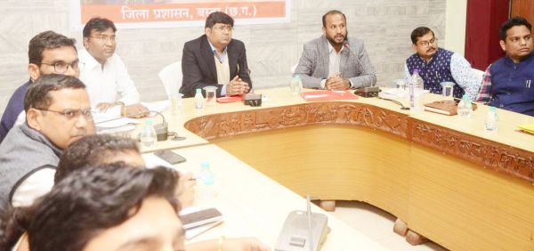 केंद्रीय अफसर ने ली विकसित भारत संकल्प यात्रा की समीक्षा बैठक