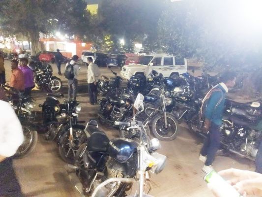 बुलेट से निकाला मॉडिफाइड साइलेंसर