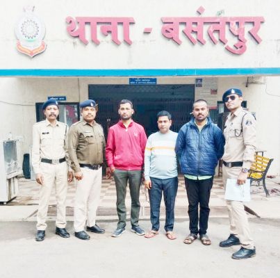 चालान से भडक़े युवकों ने निरीक्षक की वर्दी फाड़ी