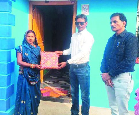 कलेक्टर ने पीएम आवास का किया निरीक्षण