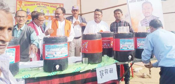 राजिम महोत्सव में बांटे शुद्ध जल