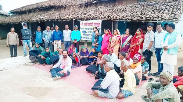 श्री सर्वेश्वरी समूह ने बांटे कम्बल