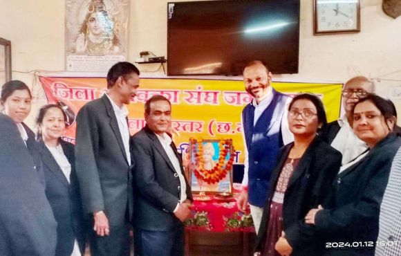 न्यायालय परिसर में अधिवक्ताओं  ने मनाया स्वामी विवेकानंद जयंती