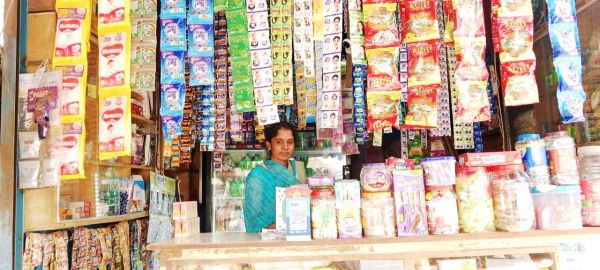 डेली नीड्स की दुकान से सुनीता की हो रही आमदनी