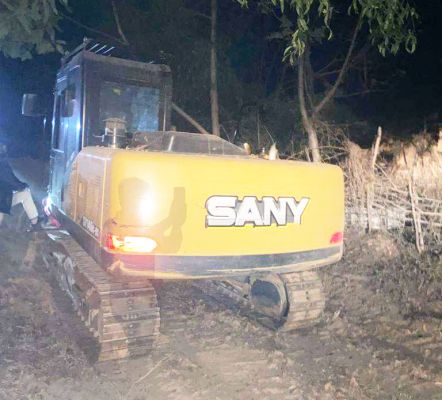 रेत की अवैध खुदाई-परिवहन, 2 पोकलेन मशीन सील-3 हाईवा जब्त