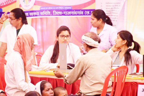 विकसित भारत संकल्प यात्रा की मोबाईल वैन पदुमतरा पहुंची