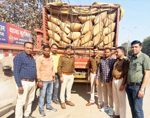 ट्रक से 3 सौ बोरी अवैध धान जब्त