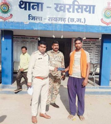किसान का गुम मोबाइल ढूंढकर पुलिस ने लौटाया