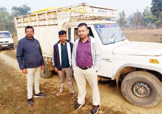 सैकड़ों बोरियां  अवैध धान जब्त
