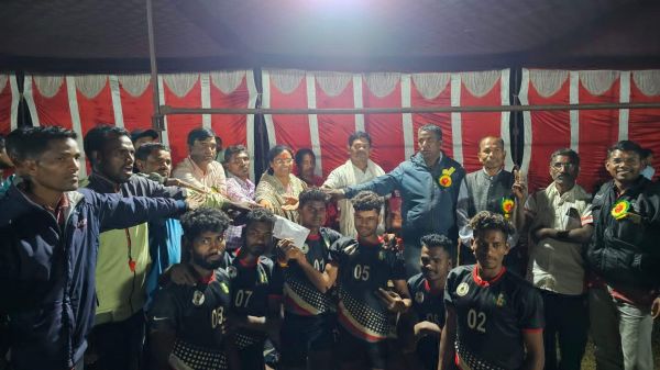 संभाग स्तर प्रो कबड्डी, विधायक लता के हाथों विजेता टीम पुरस्कृत