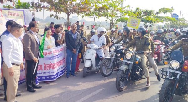 यातायात सुरक्षा माह शुरू, हेलमेट रैली निकली
