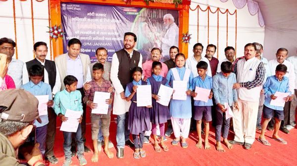 महाअभियान में आदिवासियों  को 29 वन अधिकार पट्टा 