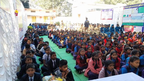 विद्यार्थियों की दी साइबर अपराध की जानकारी