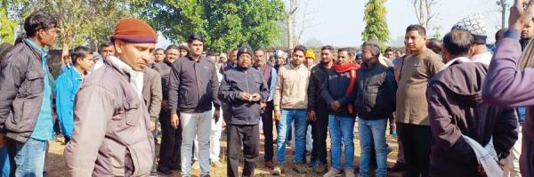 दुर्गा मंदिर परिसर में मंत्री रामविचार ने की सफाई