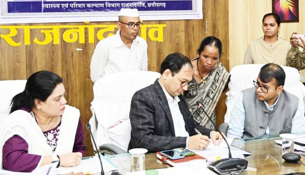 कलेक्टर ने सुनी नागरिकों की समस्याएं