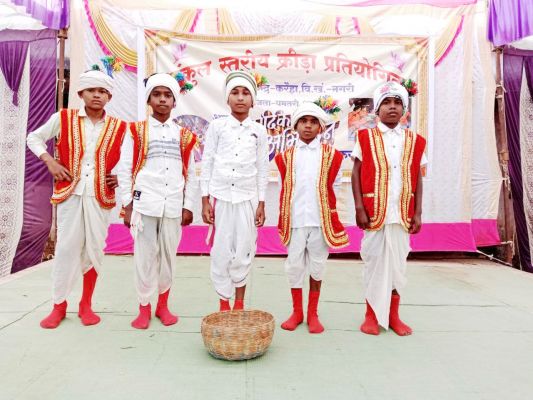 संकुल स्तर स्पर्धा में सांस्कृतिक कार्यक्रम 