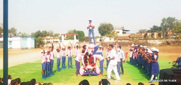 योग-व्यायाम का श्रेष्ठ प्रदर्शन, विद्यार्थी हुए सम्मानित