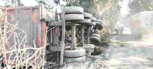 ट्रैक्टर को ट्रेलर ने मारी ठोकर, मासूम की मौत 