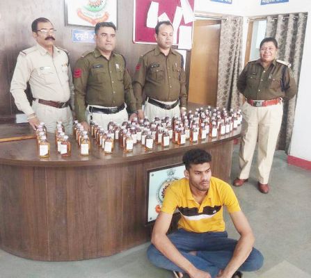 शराब संग आरोपी गिरफ्तार