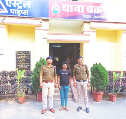  इंस्टाग्राम में नाबालिग से दोस्ती, सहेली संग युवती  को भगाया, गुजरात से आरोपी गिरफ्तार