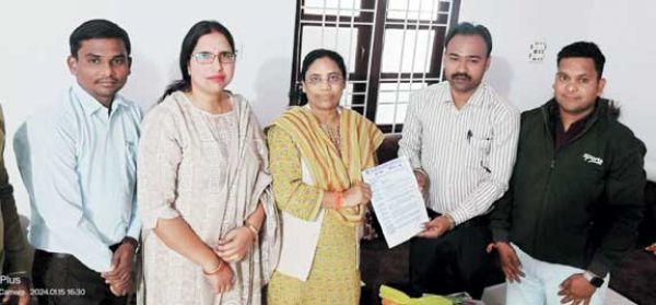 राज्य अतिथि शिक्षकों की संविलियन की मांग, विधायक से चर्चा