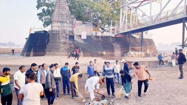 स्वच्छ तीर्थ, विधायक रोहित ने थामा झाड़ू और धमेला