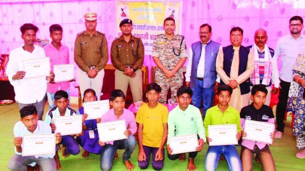 सामुदायिक पुलिसिंग, विद्यार्थियों को खेलकिट