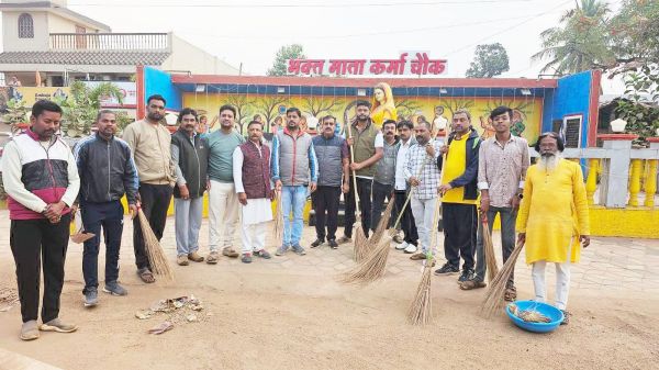 भक्त कर्मा माता मंदिर में सफाई अभियान