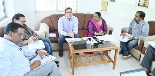 अधिक से अधिक लोगों को शासकीय योजनाओं से करें लाभान्वित- संयुक्त सचिव 