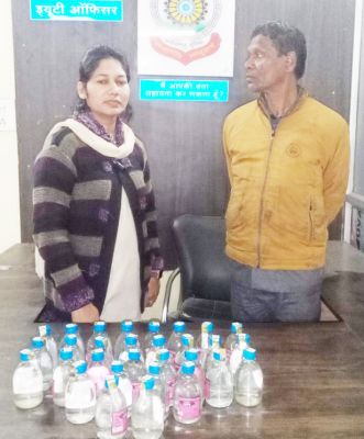 देशी शराब संग  आरोपी गिरफ्तार