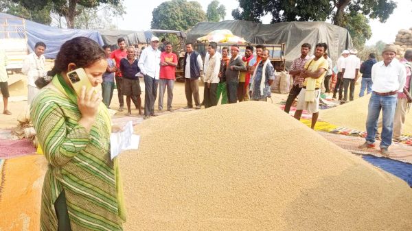 अवैध धान परिवहन,  90 कट्टा धान जब्त 