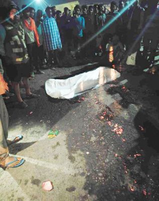 ट्रेलर की चपेट में युवक की मौत