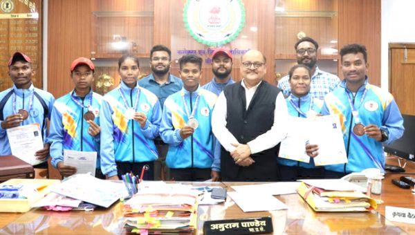 राष्ट्रीय शालेय स्पर्धा में खिलाडिय़ों ने जीते पदक, कलेक्टर ने दी बधाई