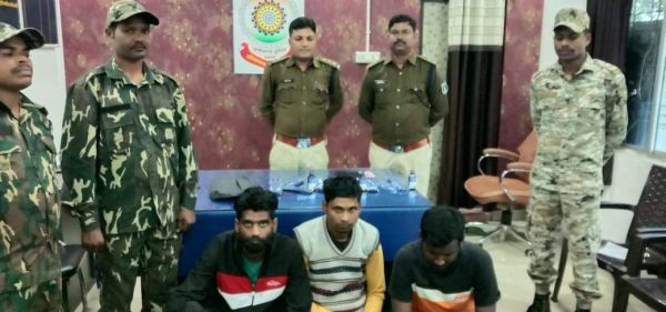 नशीली दवाईयां जब्त, 3 बंदी